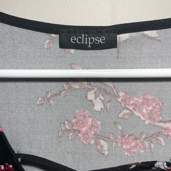 Floral Top 🌻🌻 4 for $25 bundle🌻🌻 - Picture 5 of 5